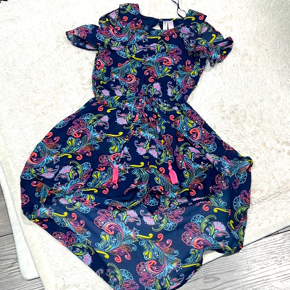 Kids wear size 8 , beautiful dress ,inside shorts .